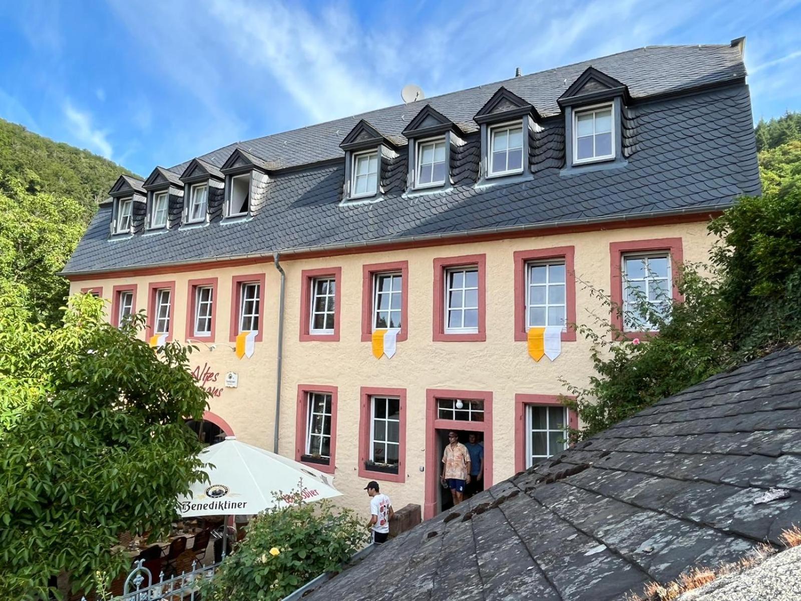 Altes Pfarrhaus Hotel Auw an der Kyll Luaran gambar